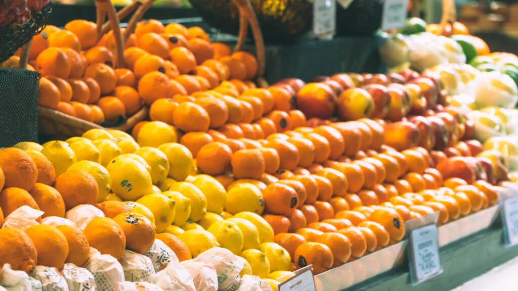 Bancone del supermercato con Agrumi